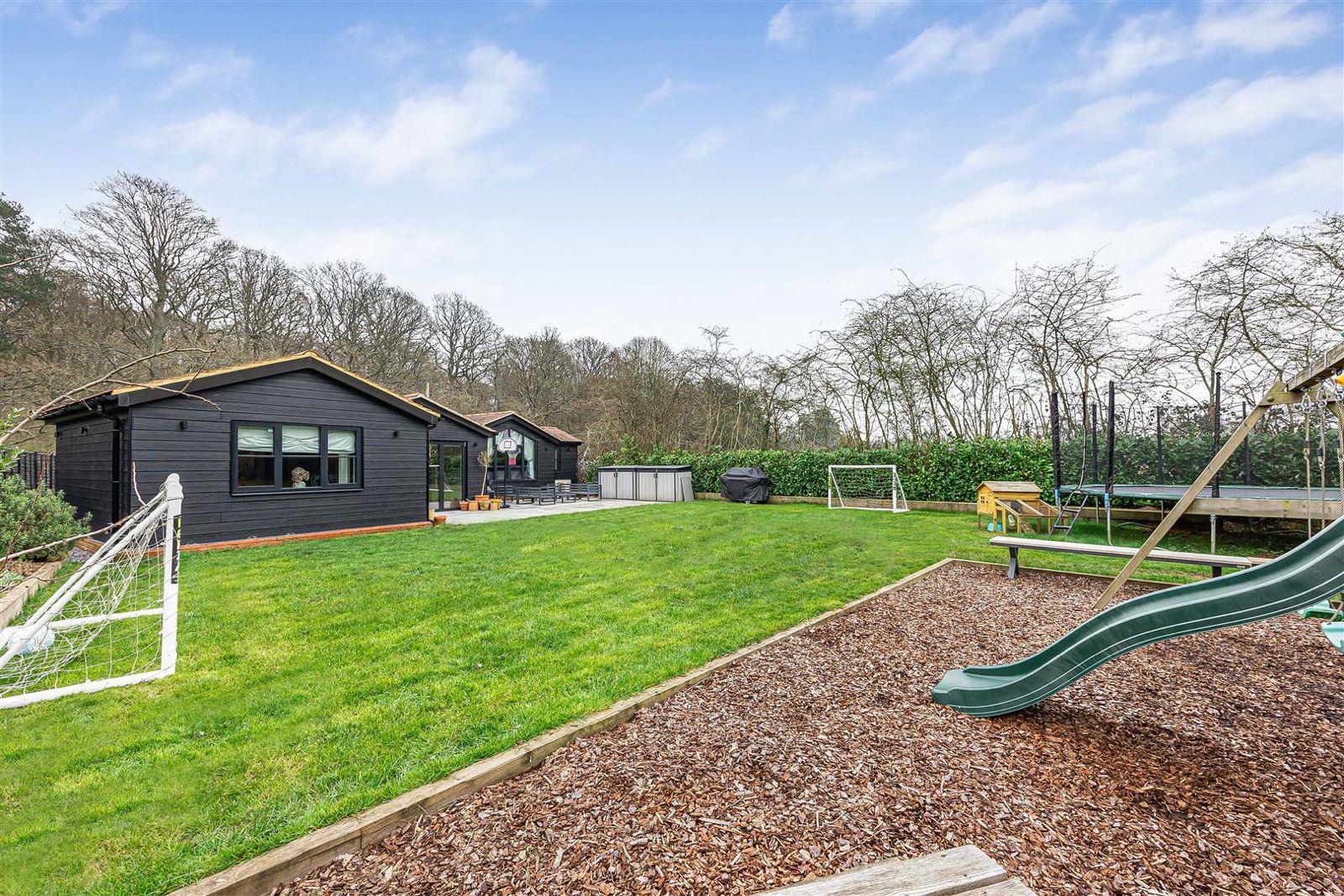 3 bed property in Highmoor, Henley-on-Thames